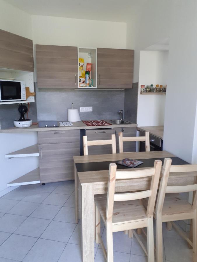 Studio En Plein Centre Ville - 2 A 4 Personnes Tence Luaran gambar